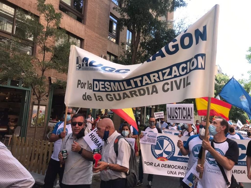 La Guardia Civil se manifiesta y pide su desmilitarización