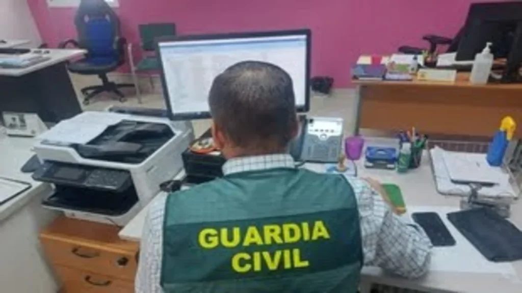 La Guardia Civil investiga a un pediatra de Estepa por generar citas falsas para cobrar más